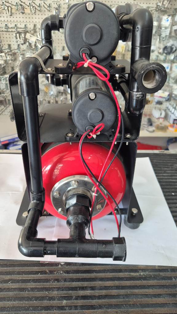 Galeforce water pressure system 2 x fl40 pumps 4.5/gpm-17l/m 12v 6amp 40psi with 5l pressure tank- tanque de pression de 5l con 2 bombas fl40 17l/m 12v 40psi