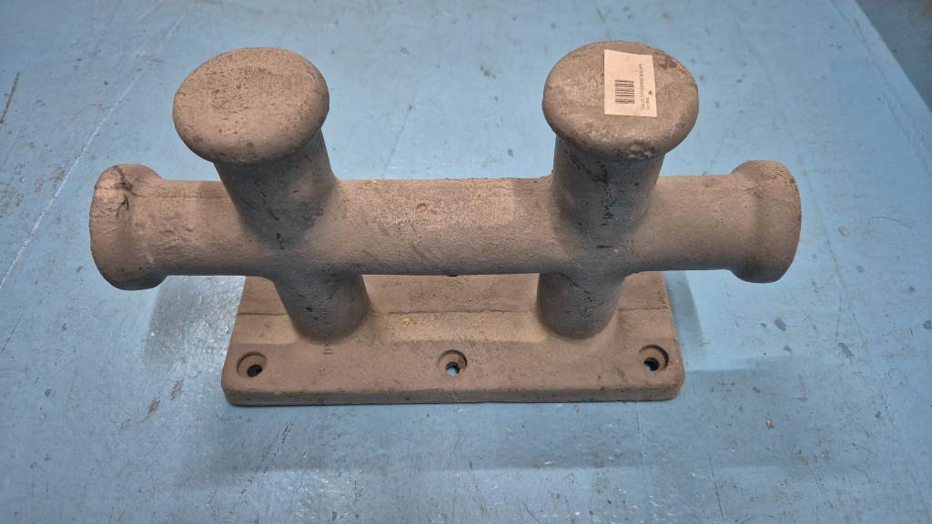 Galvanised crosshead bollard base 30cm x 12cm, bolardo galvanizado con base de 30cmx12cm