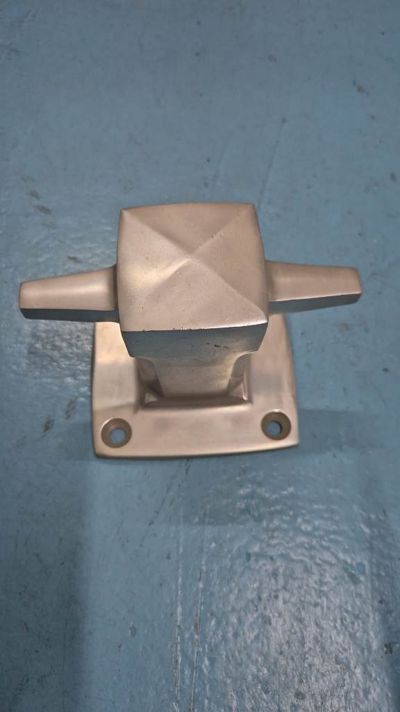 Aluminium bollard 13cmx 13cm bolardo de aluminio 13cm x 13cm